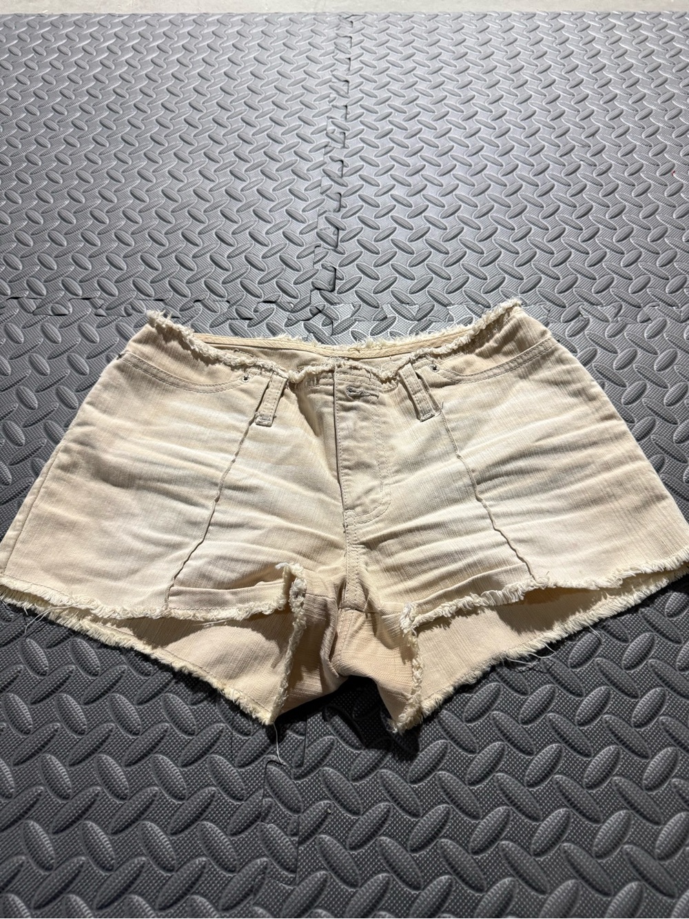 Bongo women’s  Cream Frayed Hem Jean Shorts Vintage